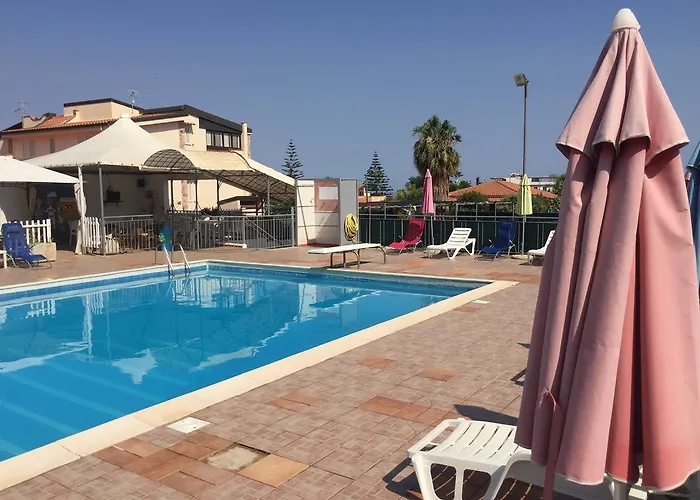 לינה וארוחת בוקר Panarea 3*