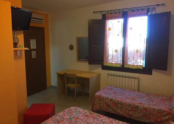 לינה וארוחת בוקר Panarea 3*