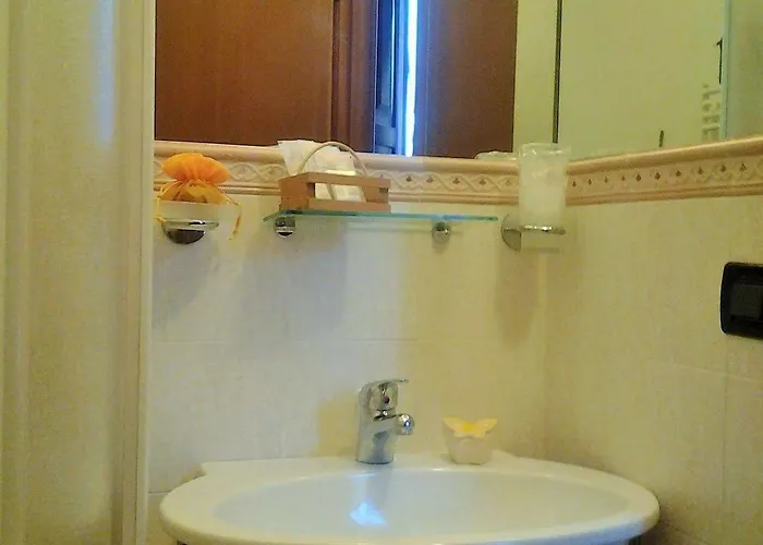 לינה וארוחת בוקר Panarea 3*