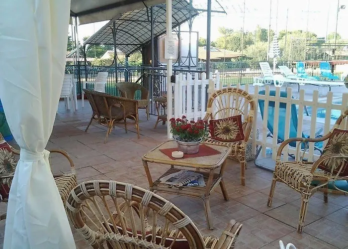 לינה וארוחת בוקר Panarea 3*