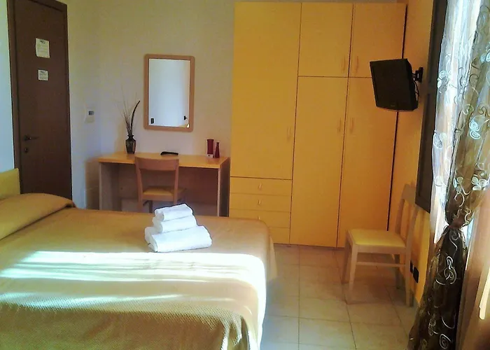 לינה וארוחת בוקר Panarea צ'פאלו